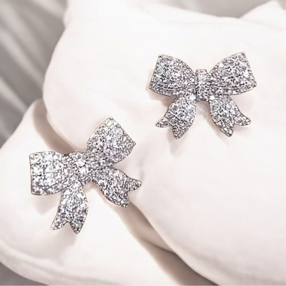 💎🆕💎Sparkling Silver Bow Stud Earrings